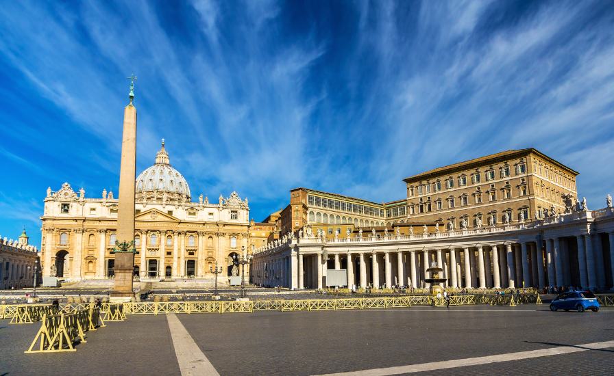 The-Vatican-City,-an-Italian-city,-featuring-St.-Peter's-Basilica,-a-renowned-religious-landmark