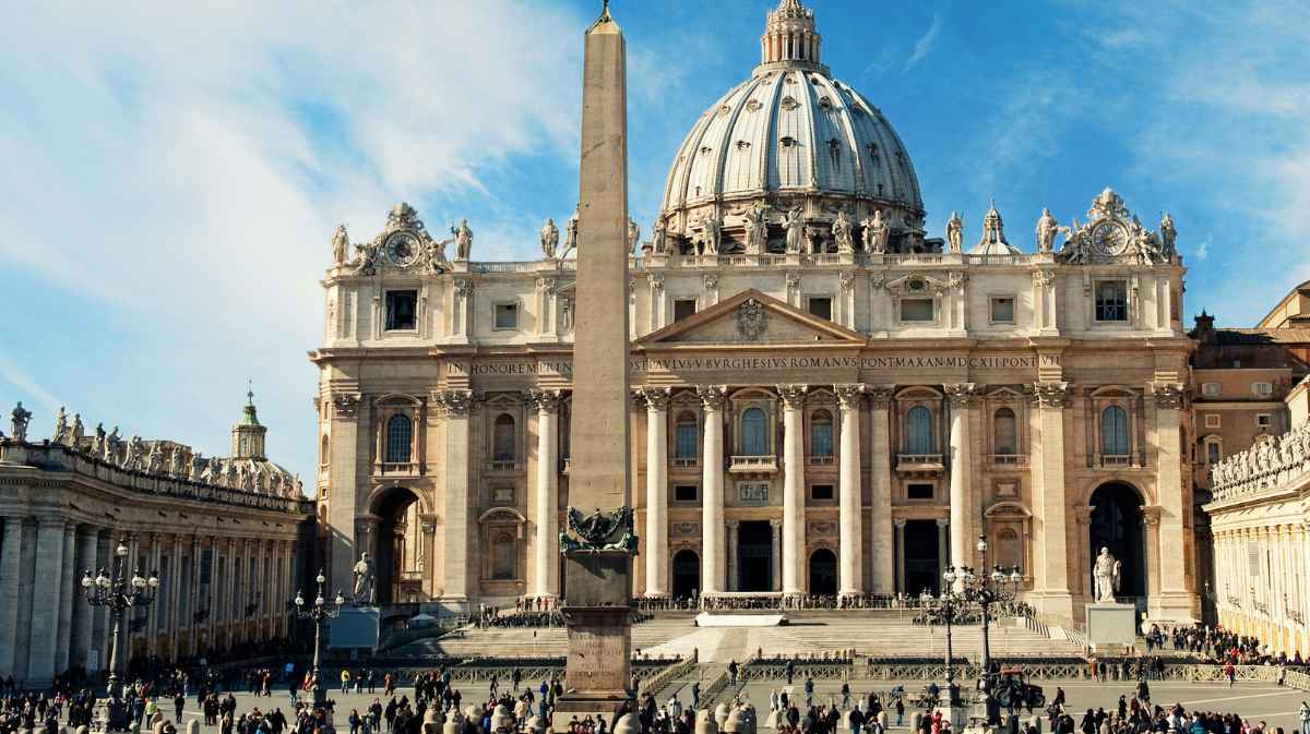 What Are the Most Famous Artworks Inside St. Peter’s Basilica?