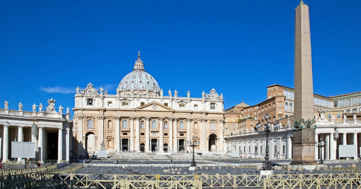 What Are the Best Times to Visit St. Peter’s Basilica to Avoid Crowds?