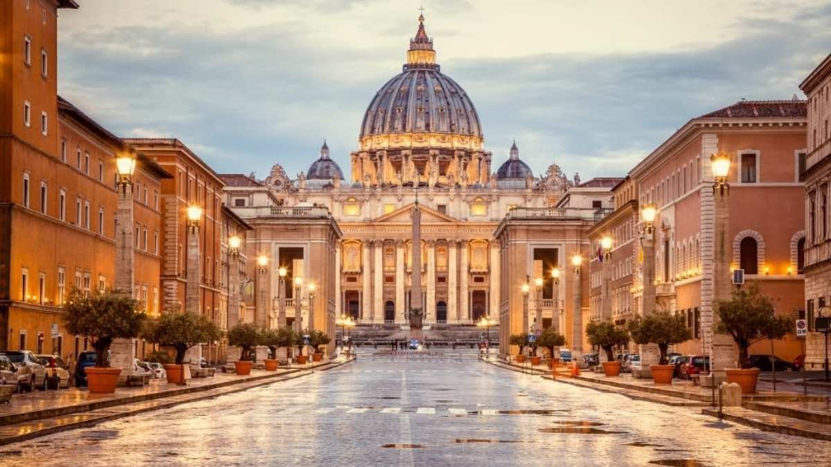 A Pilgrim’s Guide to St Peter’s Basilica: Religious and Historical Insights