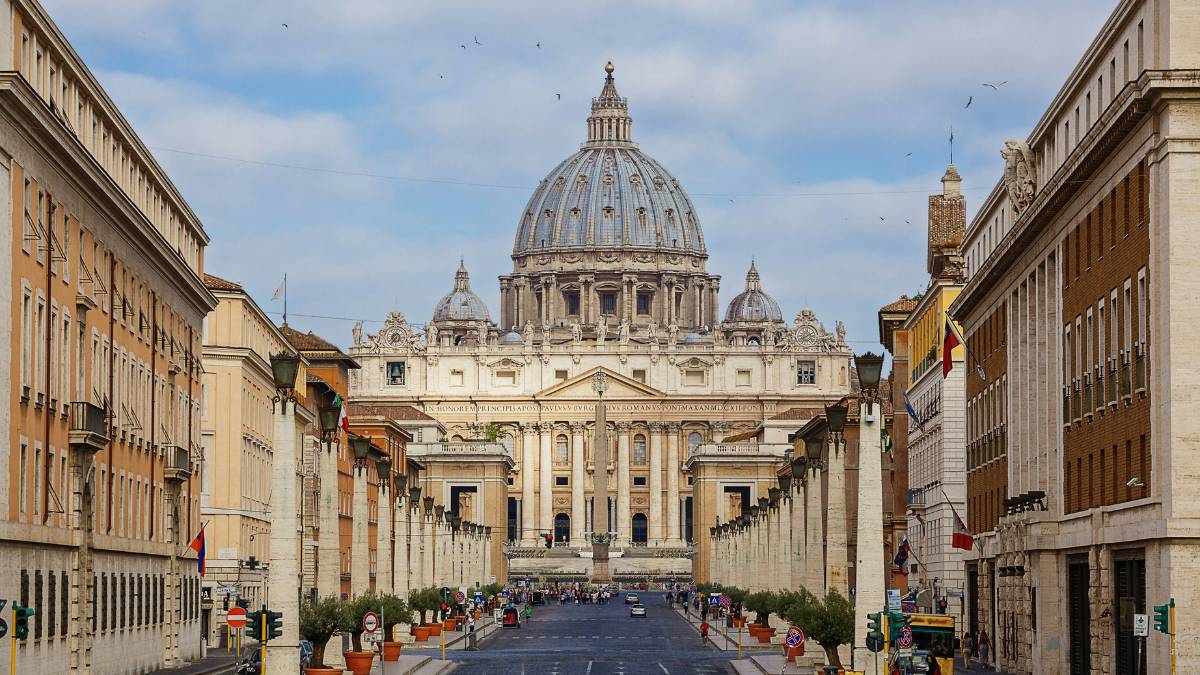 The Ultimate Guide to St. Peter’s Basilica: History, Secrets, and Travel Tips