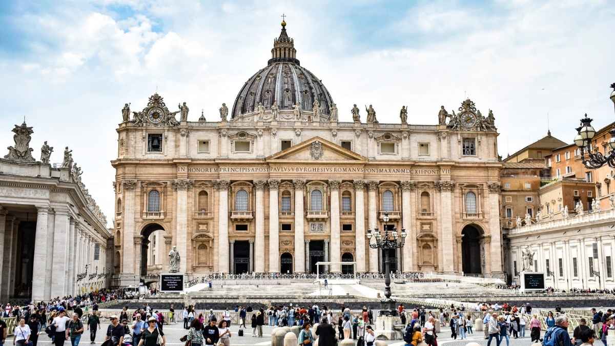 Sunday at St Peter’s Basilica: Mass, Tourism & Spiritual Moments
